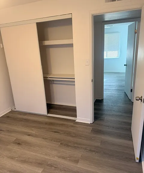 1620 N 61st Ave — Photo 3