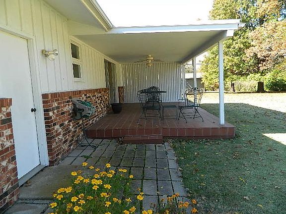 3rd image of 2911 Lakeshore Dr
