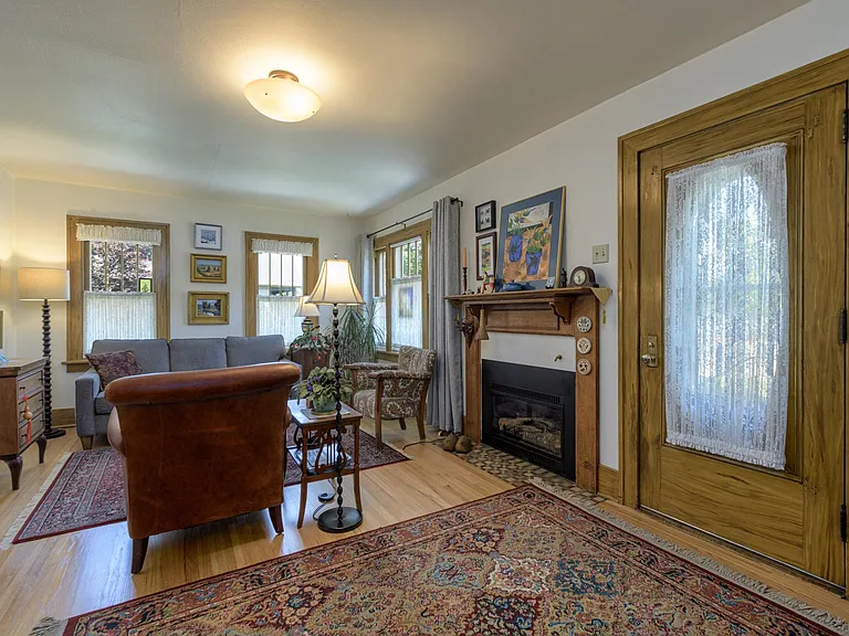 1705 S Higgins Ave — Photo 4