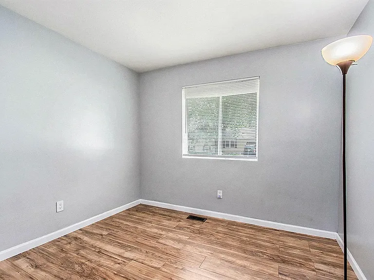 2404 Hummel Dr — Photo 11