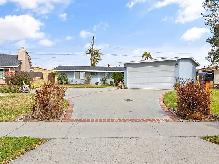 650 Mardina Way — Photo 9