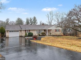 1517 Woodcrest Cir, Harrisburg, PA 17112