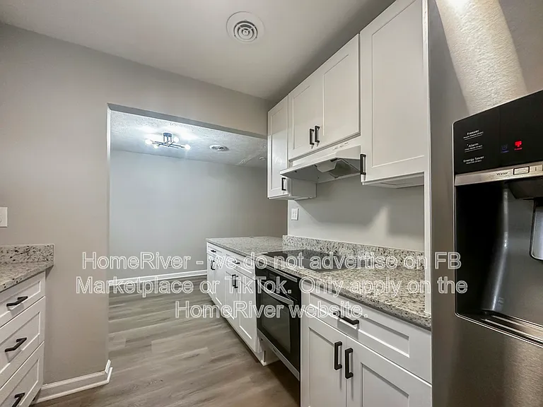 2461 McAlpin Ter #R — Photo 5