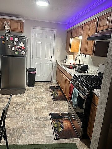 1st image of 154 Roosevelt Rd