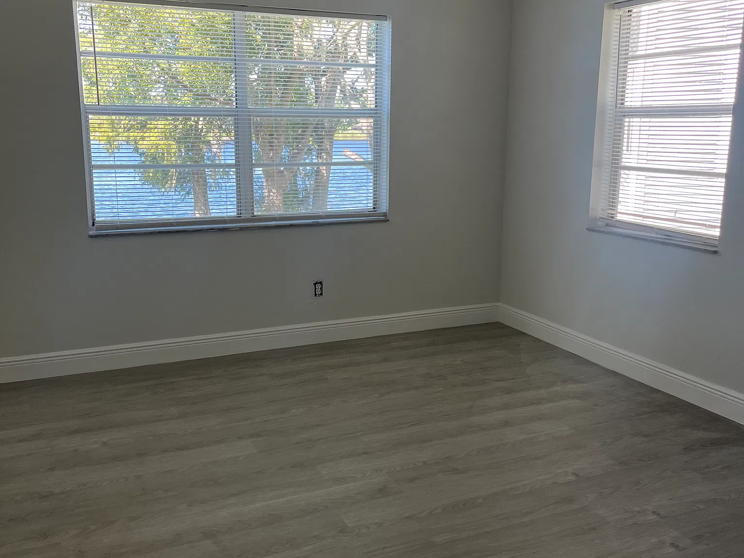 2 bed, 1.5 bath, 864 sqft, $1,695 — Photo 2