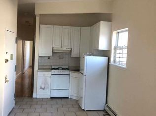 32-22 38th St #1R, Astoria, NY 11103
