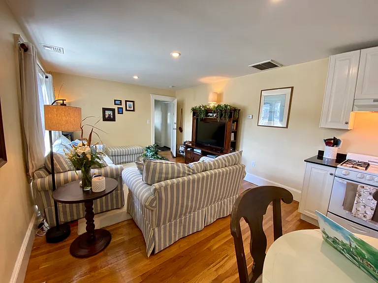 38 Grossman St #2L — Photo 3