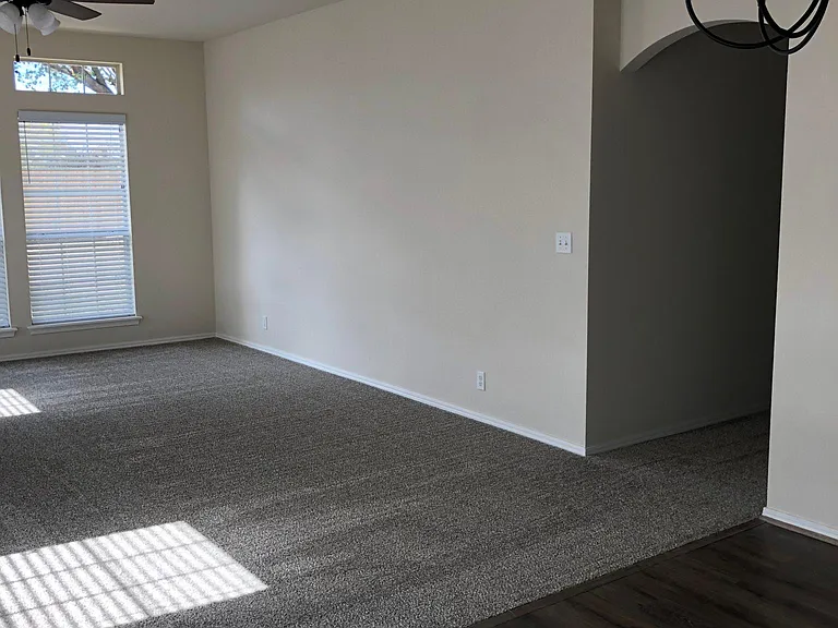 800 N Laurel Ave — Photo 12
