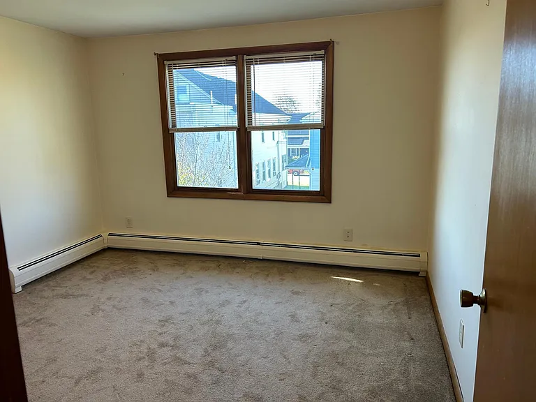 940 York Ave #6 — Photo 5