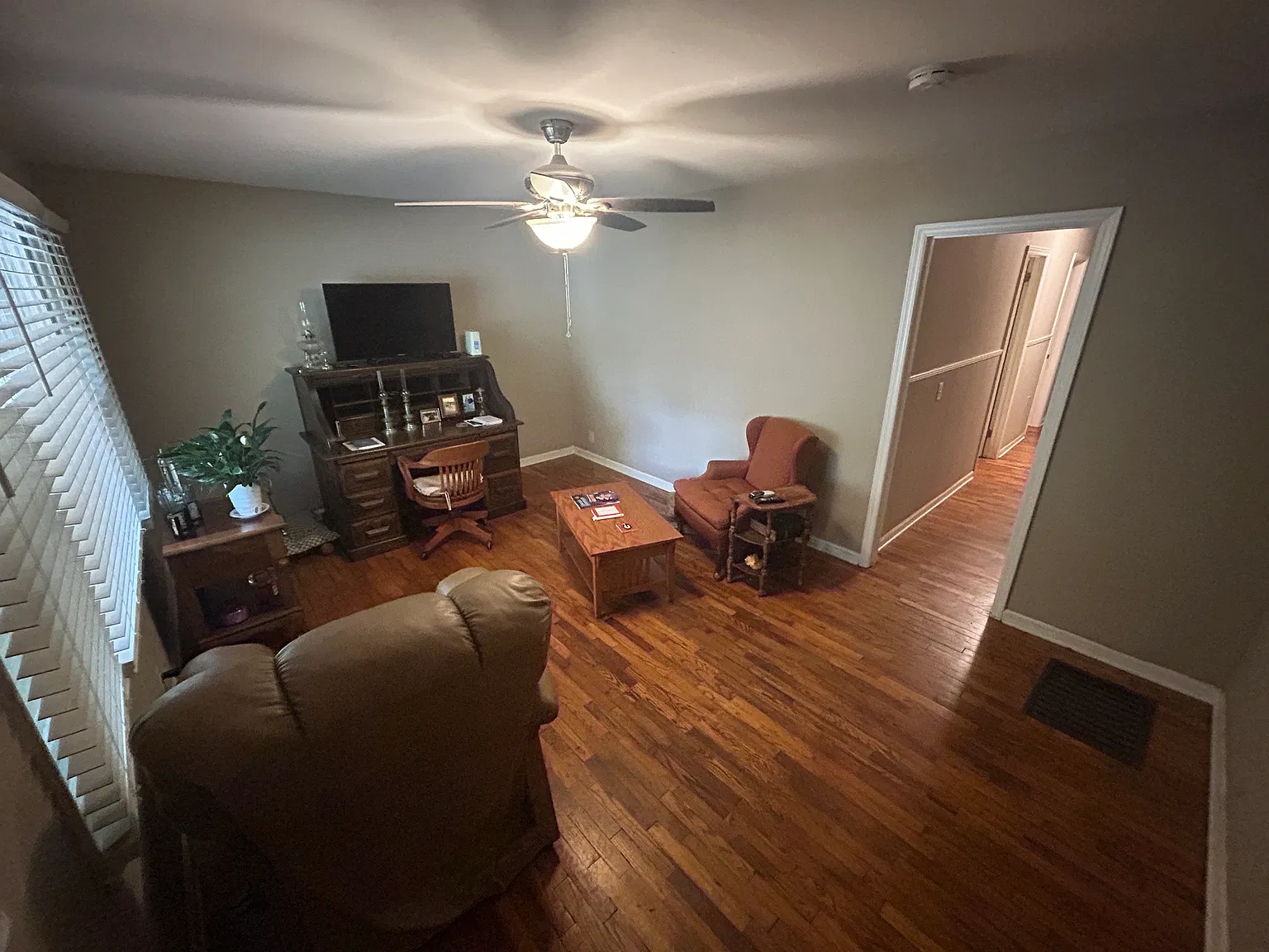 3 bed, $1,200 — Photo 3