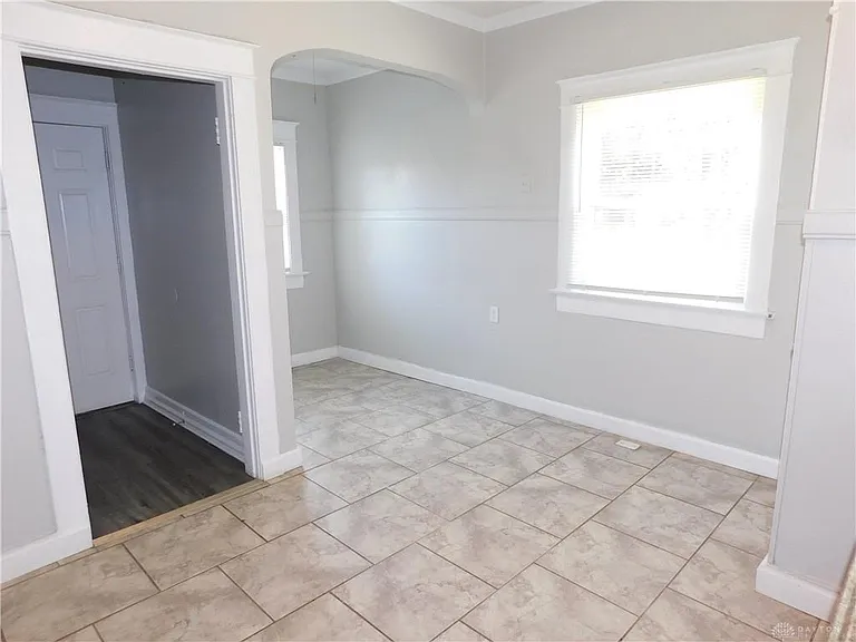 218 W Fairview Ave — Photo 6