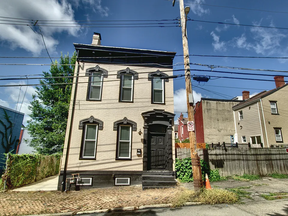 1327 Reddour St