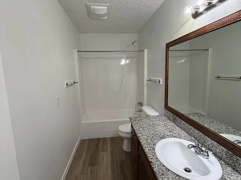 636 Earthside Dr — Photo 3
