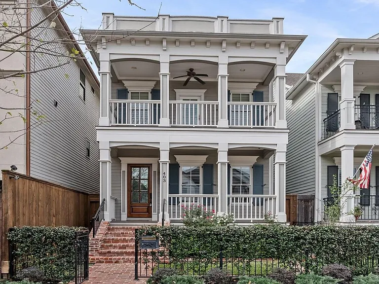 403 Columbia St — Photo 1