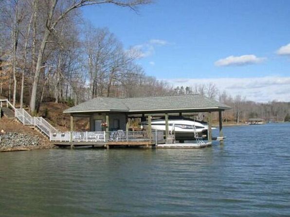 300 Admirals Way, Glade Hill, VA 24092