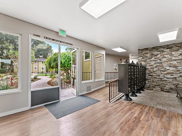 Vista Creek Apartments — Photo 36