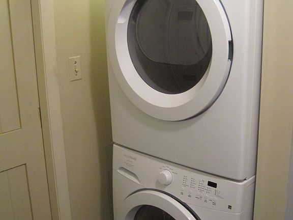 5th image of 901 NW 22nd St APT B