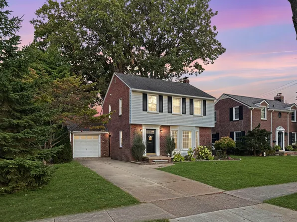 2577 Edsel St, Trenton, MI 48183