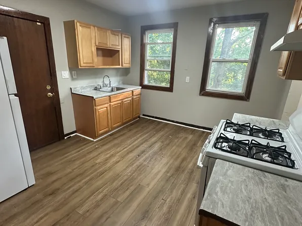 40 Harding Pl, New Haven, CT