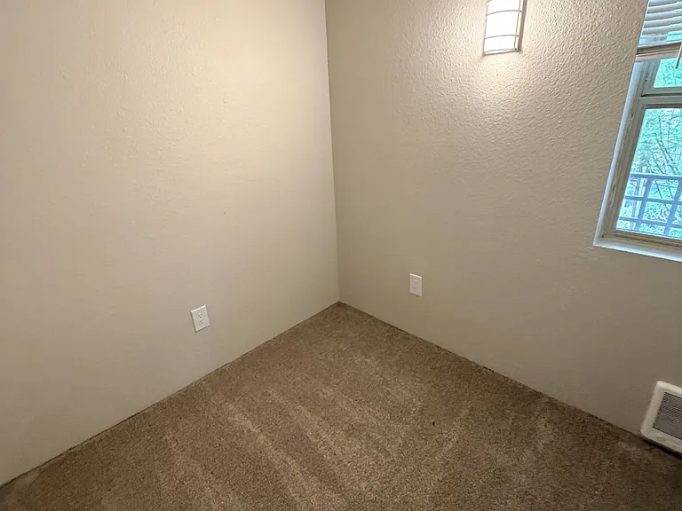 Cedar Apartments — Photo 9