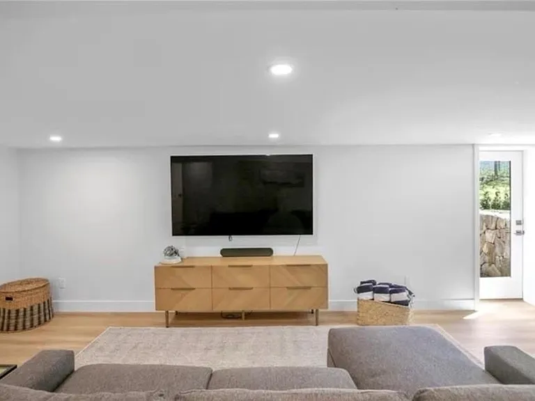 44 Quannacut Rd — Photo 11