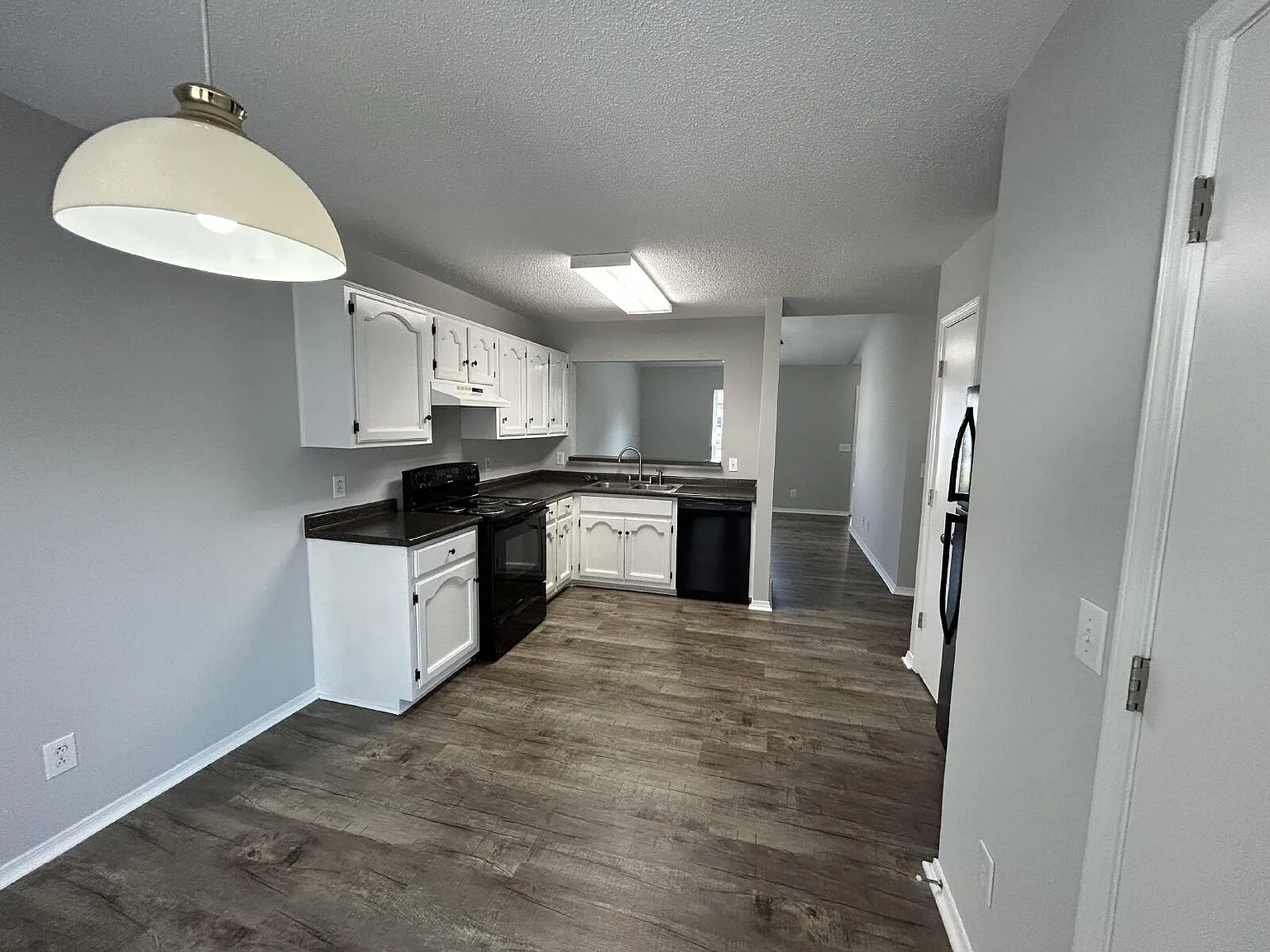 650 N Dixie Ave — Photo 4