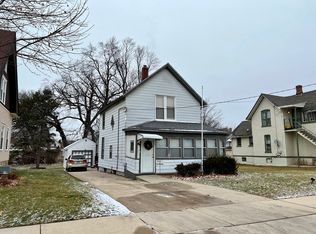 454 Locust St, Elgin, IL 60123