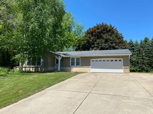 3565 S Mulberry Cir, New Berlin, WI 53146