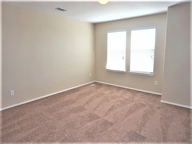 48 Daisy Dr — Photo 5