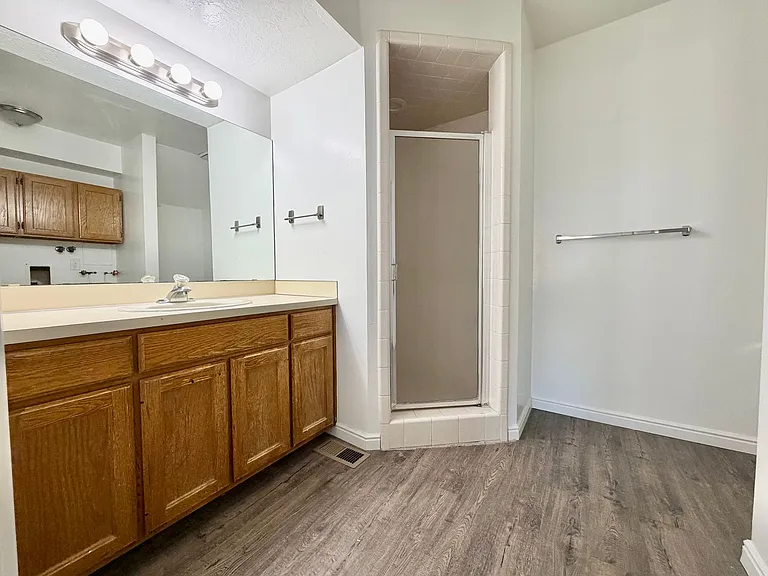 1091 & 1099 W Shepard Ln — Photo 11