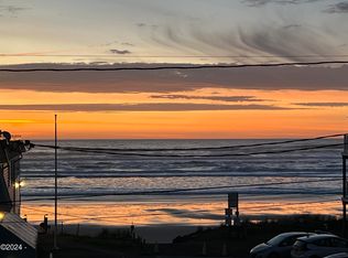 560 N Pacific St, Rockaway Beach, OR