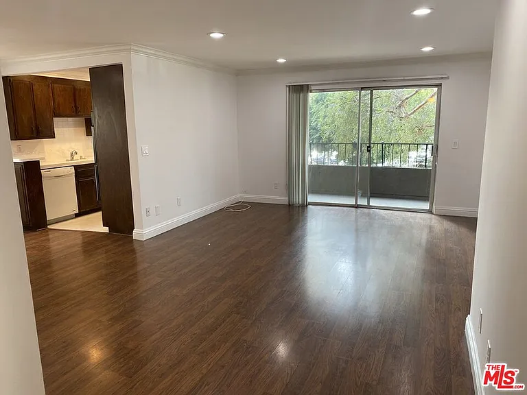 1224 S Barrington Ave #101 — Photo 1