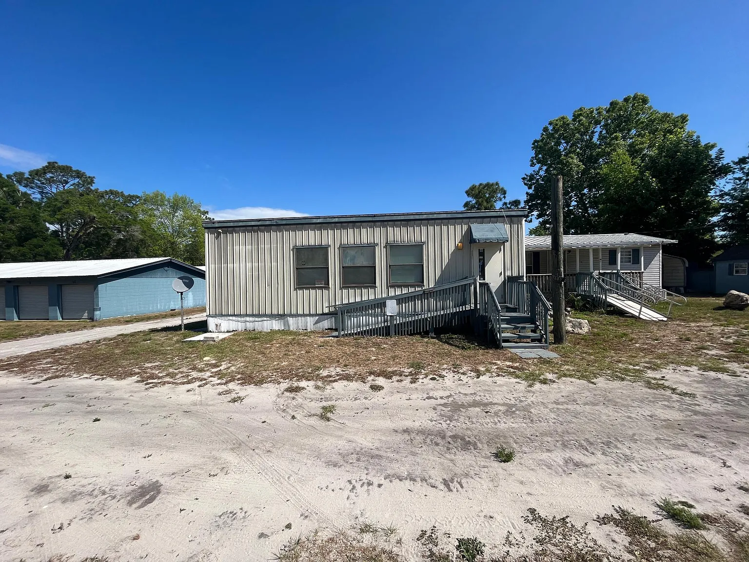 6851 NW 135th Ln — Photo 1