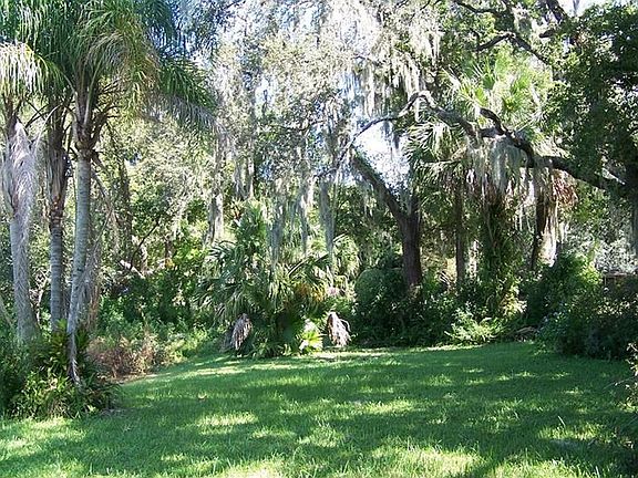 4th image of 1001 S Pine Lake Dr
