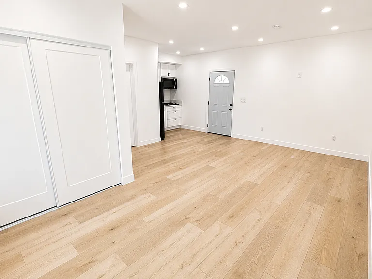 20730 Stagg St — Photo 5