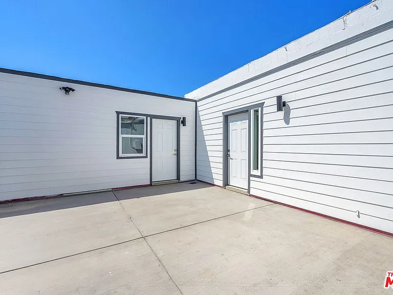 303 Culver Blvd — Photo 2