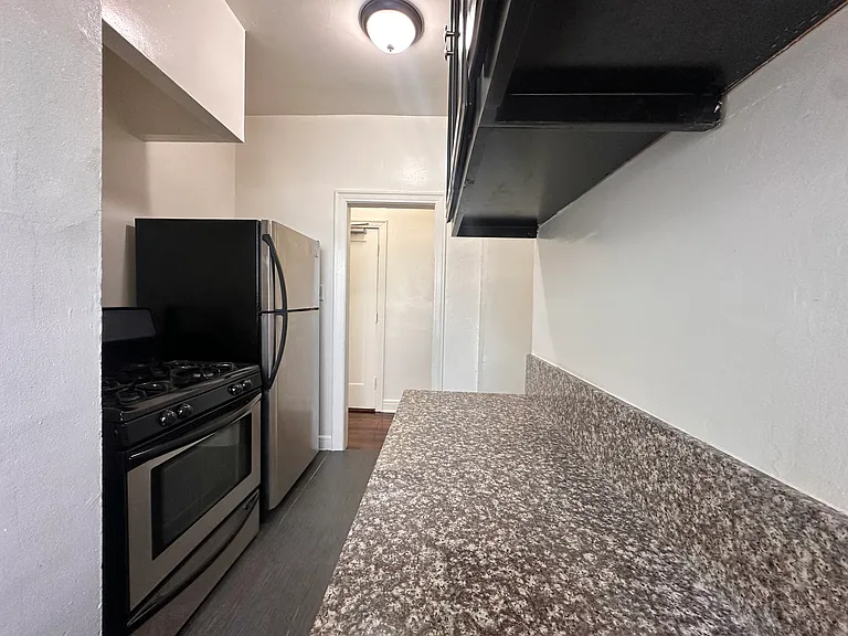 1600 Griffith Park Blvd #204 — Photo 2