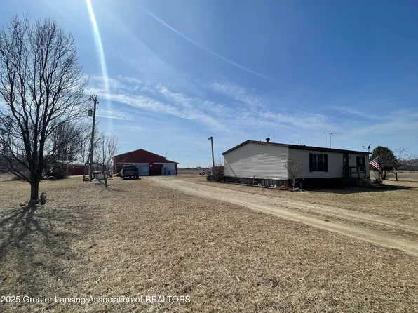 11173 W Bennett Rd, Sumner, MI 48889