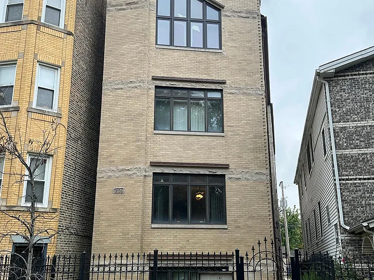 2106 N Albany Ave #GROUND LEVEL — Photo 1