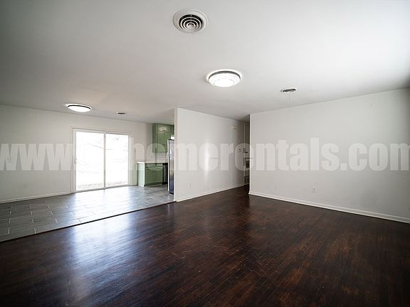 2nd image of 412 Herford St