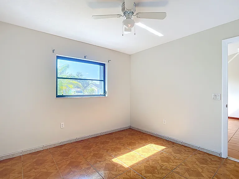 4428 Aladdin Ave — Photo 19