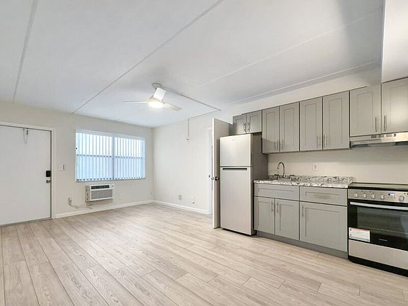 5th image of 3211 SW 44th St APT 108