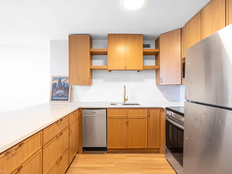 1030 N State St #11M — Photo 9