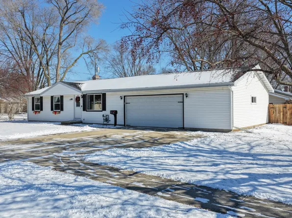 1129 Suburban Dr, De Pere, WI 54115