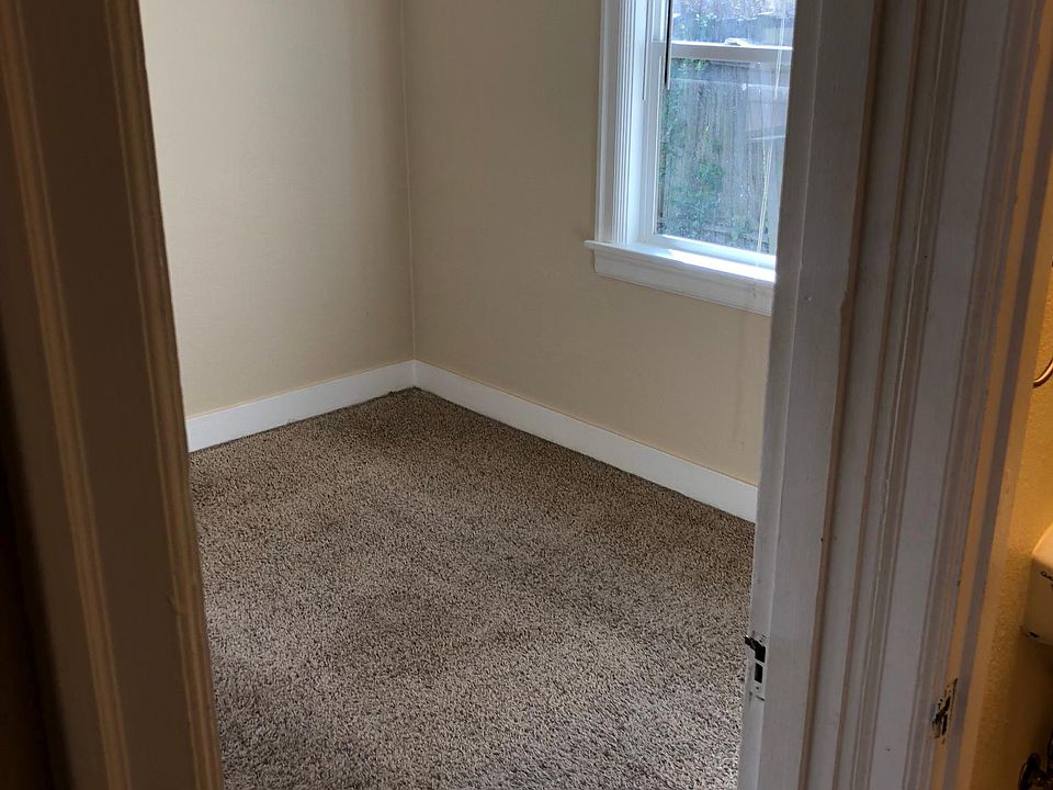 2nd image of 1114 Nebraska Ave NE