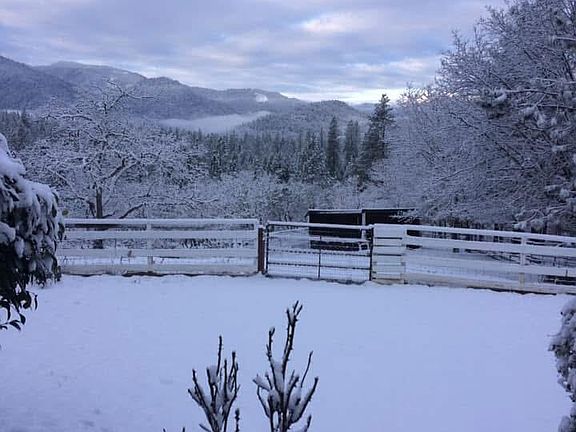 4th image of 1284 Jaynes Dr