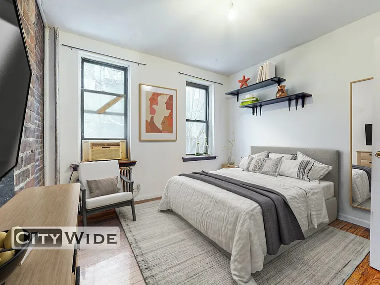 309 E 9th St #5A — Photo 2