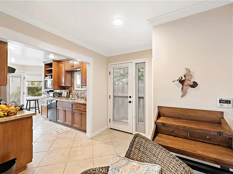 1466 Randall Way — Photo 10
