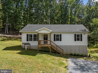 1442 Johnnycake Ln, Harpers Ferry, WV 25425