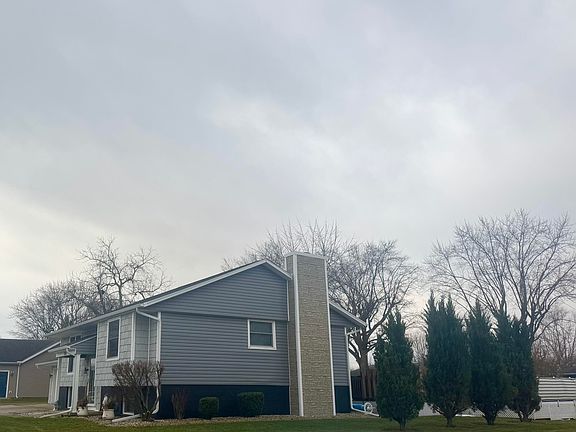 2nd image of 1201 Lilac Dr